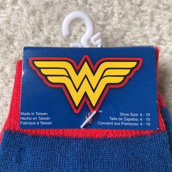 DC Comics Wonder Woman knee socks NWT - Picture 4 of 4